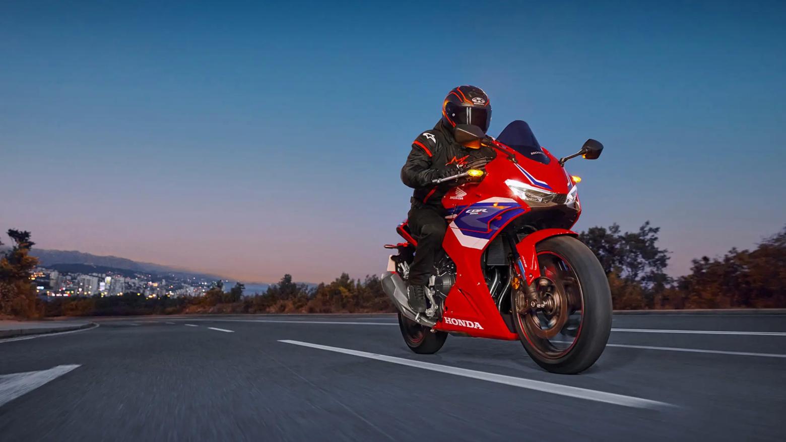 Honda CBR500R - 47hp, 43Nm tork, 220 km/h en yüksek hız