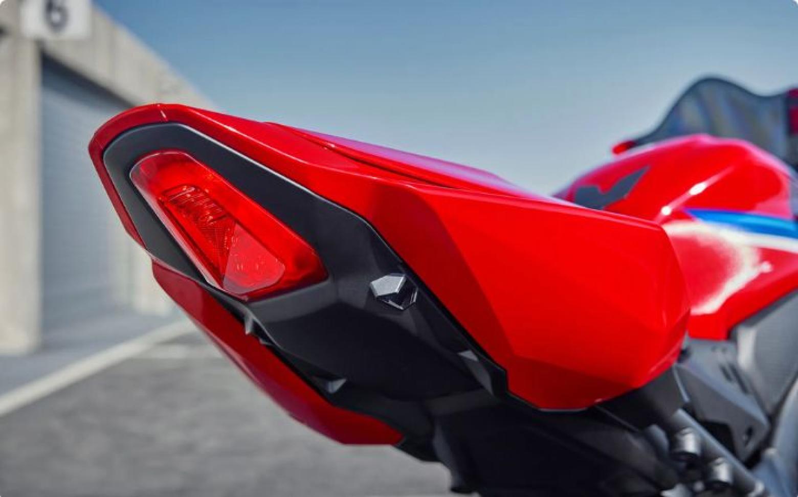 Honda CBR650R - 95.1hp, 63Nm tork, 250 km/h en yüksek hız