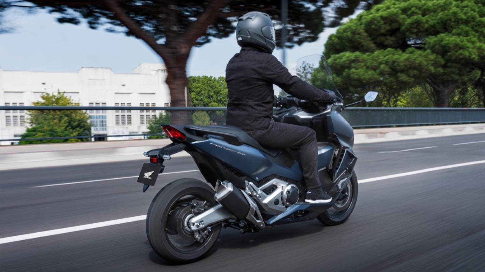 Honda Forza 750 - 58.5hp, 69Nm tork, 220 km/h en yüksek hız