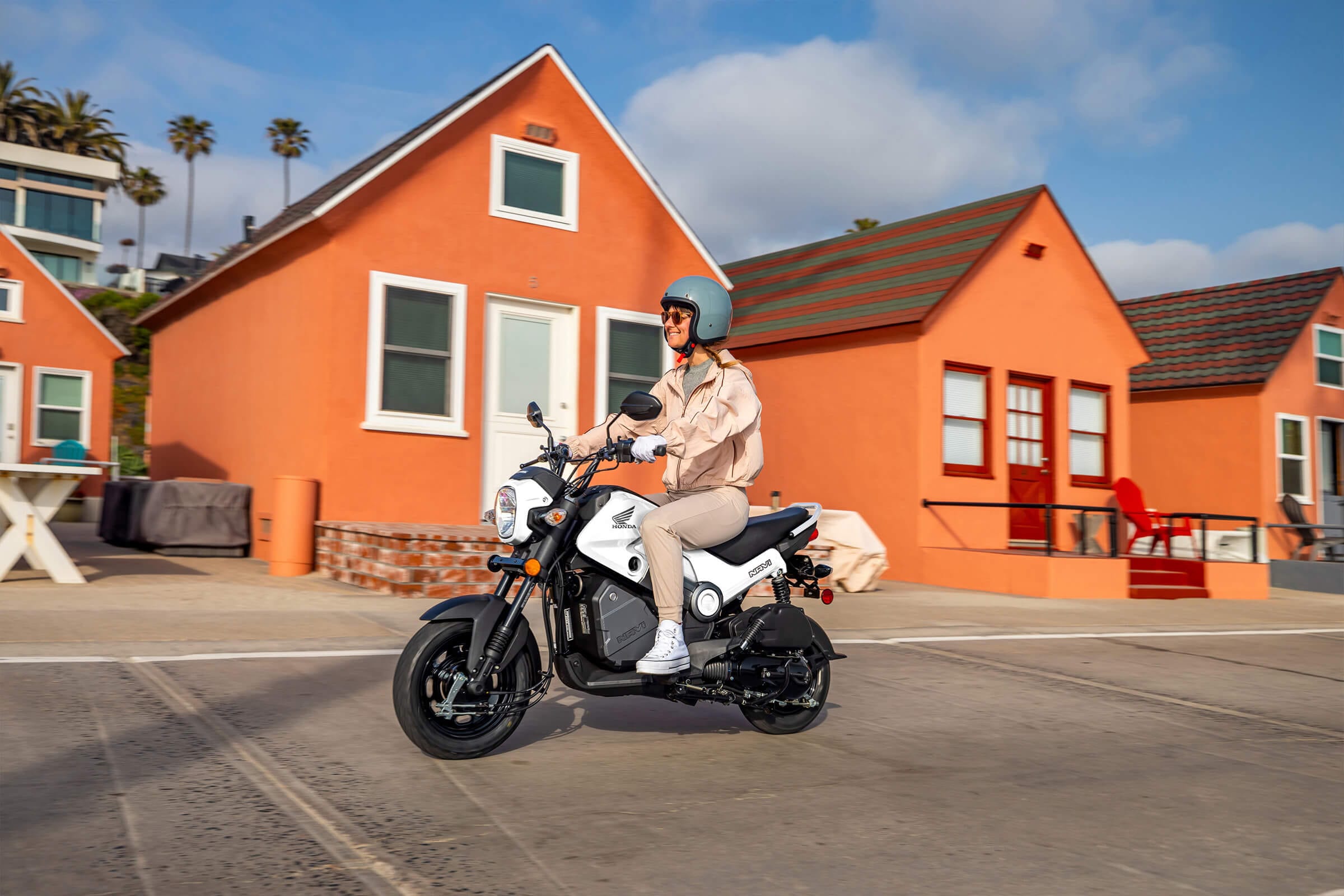 HONDA Navi front view