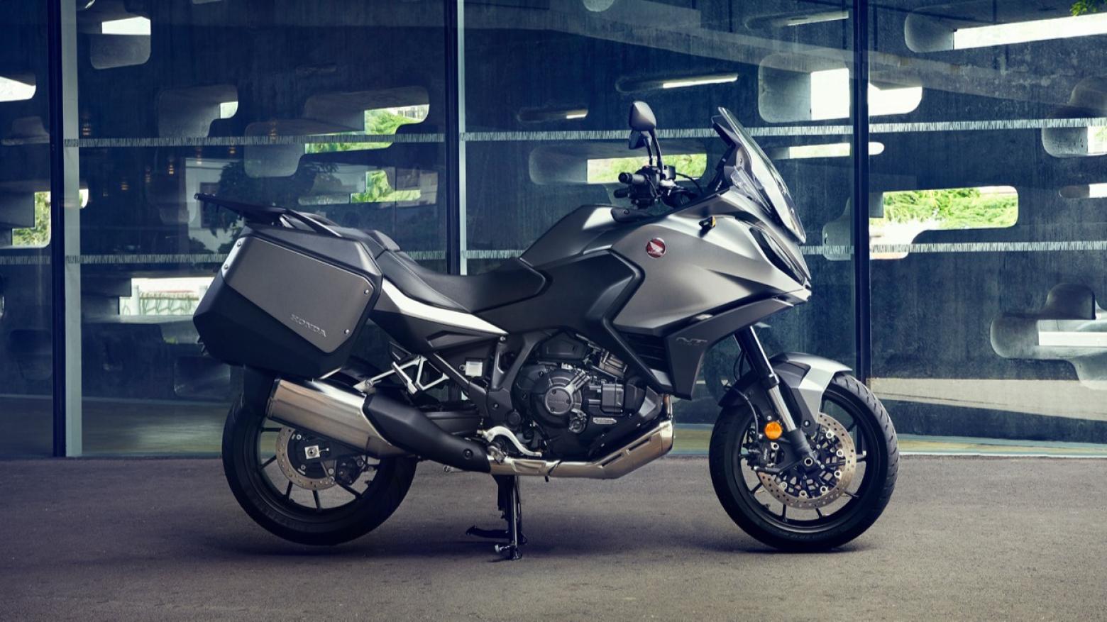 Honda NT1100 - 102hp, 104Nm tork, 215 km/h en yüksek hız