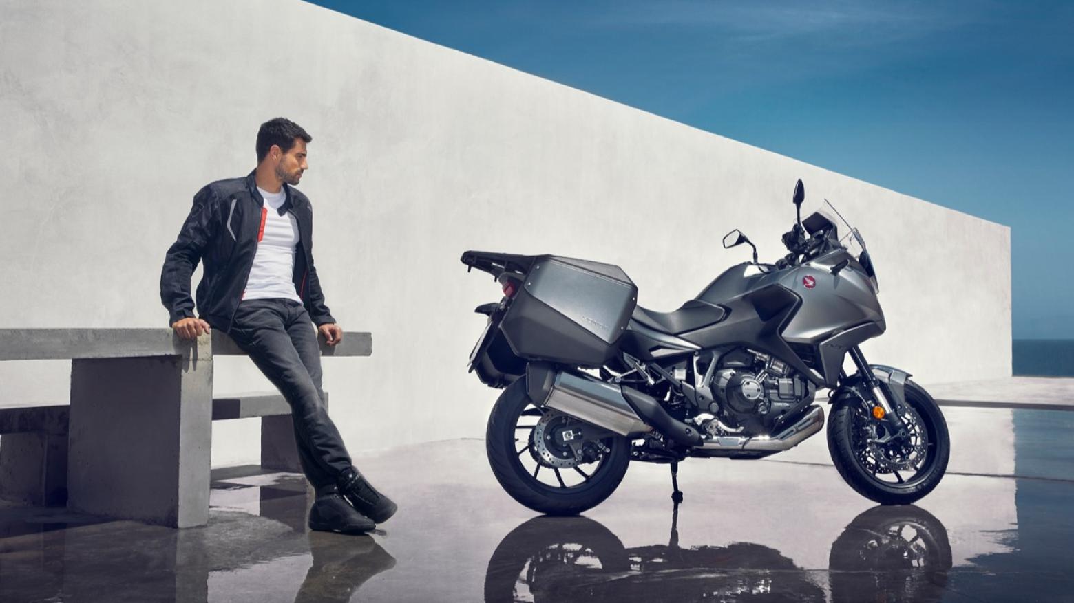 Honda NT1100 - 102hp, 104Nm tork, 215 km/h en yüksek hız