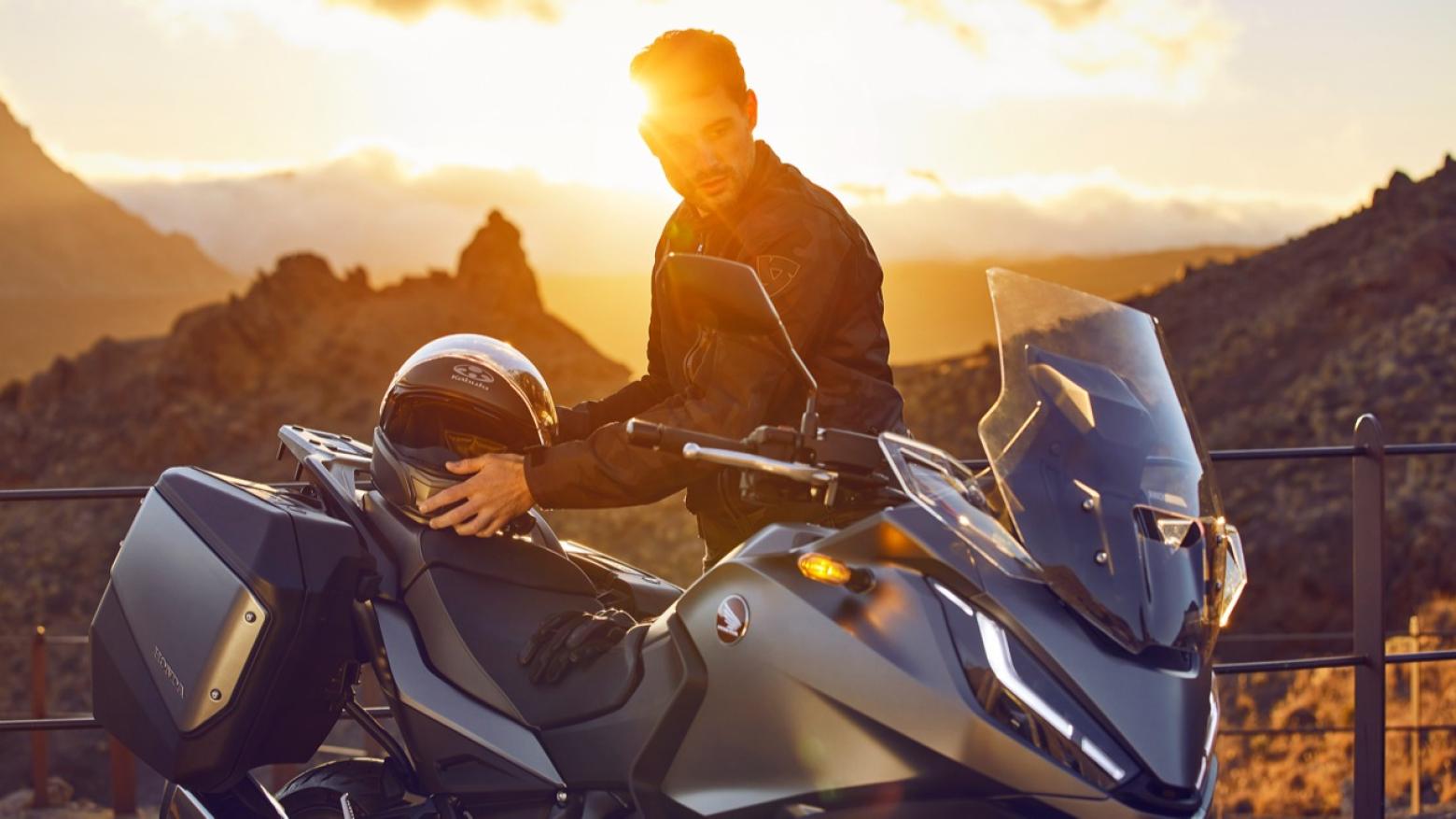 Honda NT1100 - 102hp, 104Nm tork, 215 km/h en yüksek hız