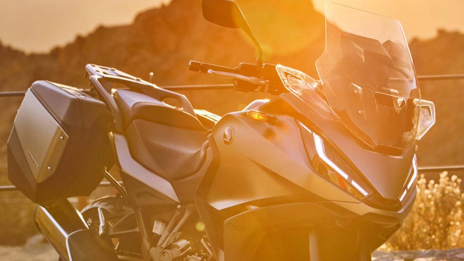 Honda NT1100 - 102hp, 104Nm tork, 215 km/h en yüksek hız