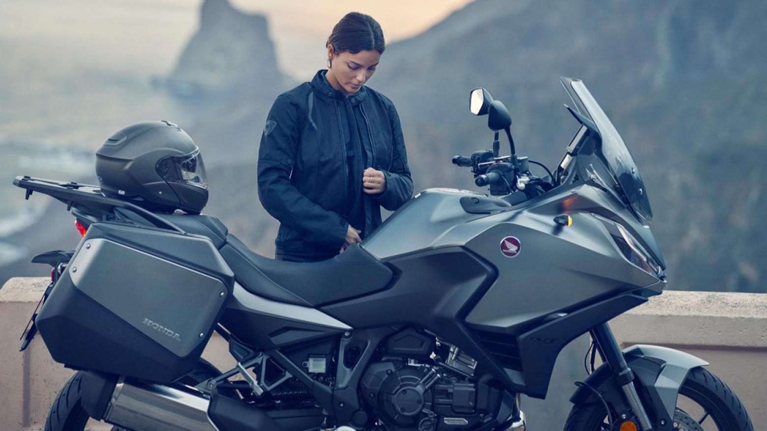 Honda NT1100 - 102hp, 104Nm tork, 215 km/h en yüksek hız