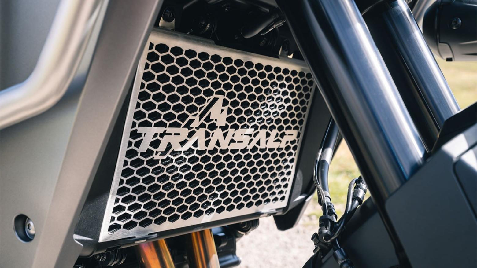 Honda Transalp XL750 - 92hp, 75Nm tork, 203 km/h en yüksek hız