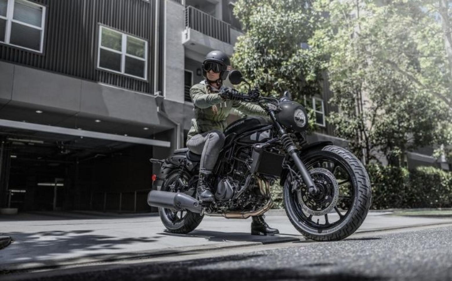 Kawasaki Eliminator 500 SE - 45.4hp, 42.6Nm tork, 174 km/h en yüksek hız