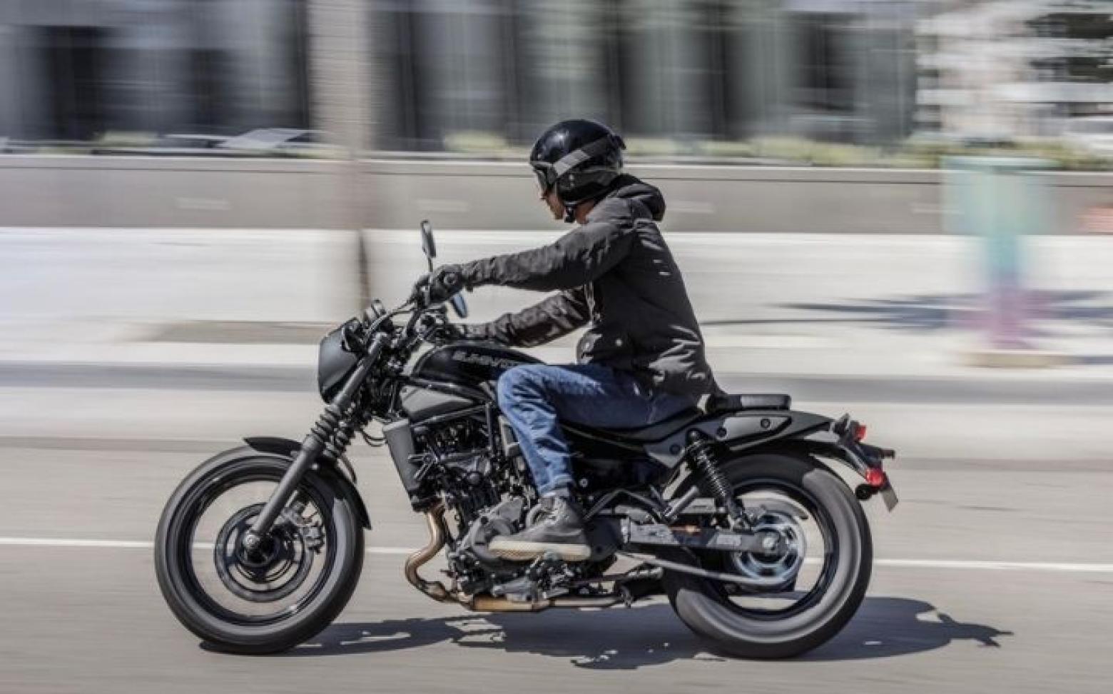 Kawasaki Eliminator 500 SE - 45.4hp, 42.6Nm tork, 174 km/h en yüksek hız