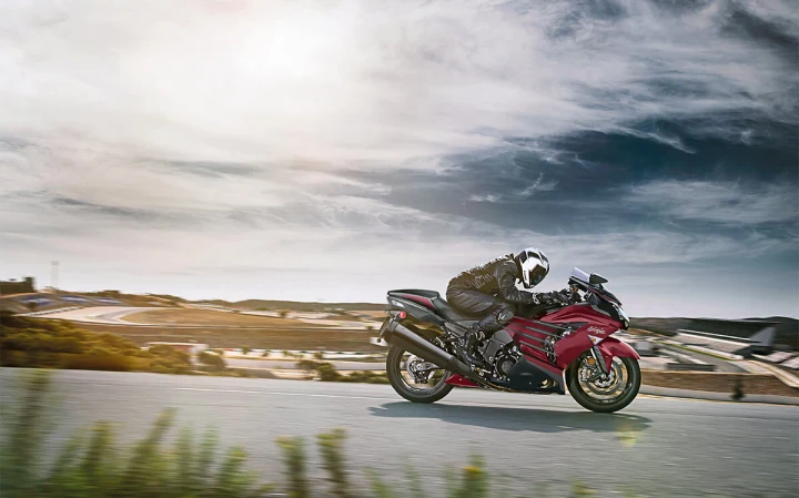 Kawasaki ninja-zx-14r - 197hp, 116.5Nm tork, 300 km/h en yüksek hız