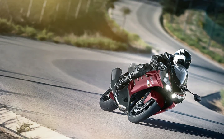 Kawasaki ninja-zx-14r - 197hp, 116.5Nm tork, 300 km/h en yüksek hız
