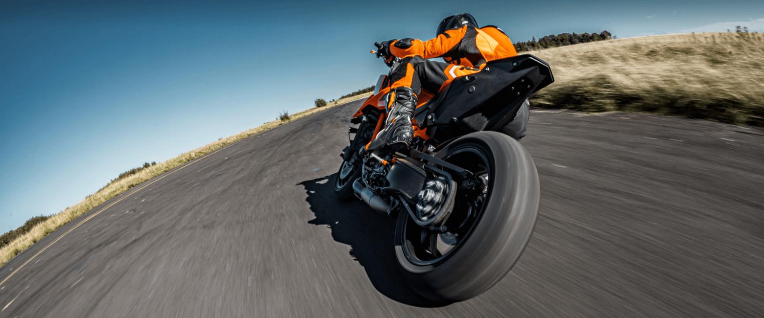 KTM 1390 SUPER DUKE R - 190hp, 145Nm tork, 285 km/h en yüksek hız
