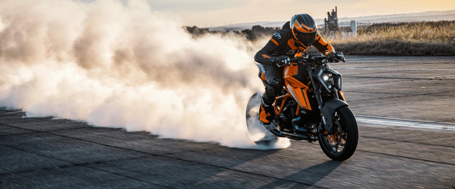 KTM 1390 SUPER DUKE R - 190hp, 145Nm tork, 285 km/h en yüksek hız