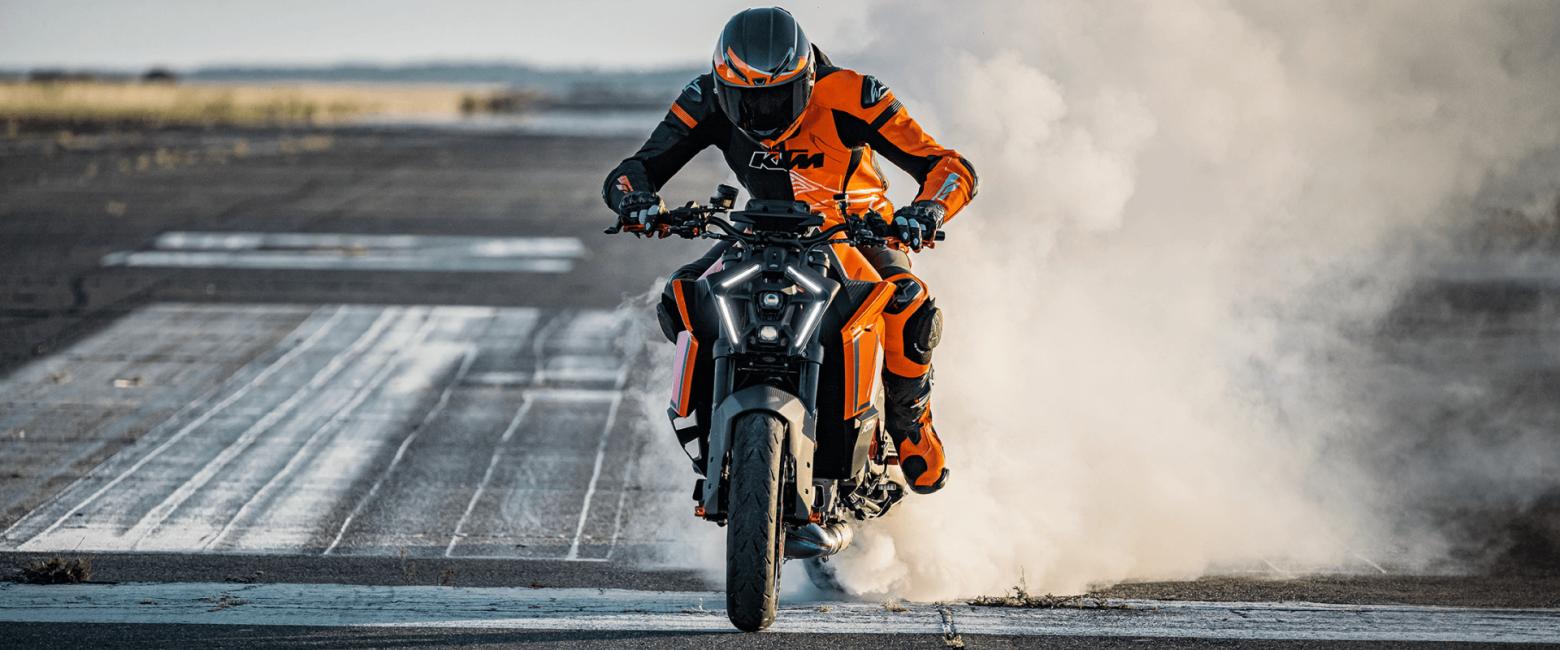 KTM 1390 SUPER DUKE R - 190hp, 145Nm tork, 285 km/h en yüksek hız