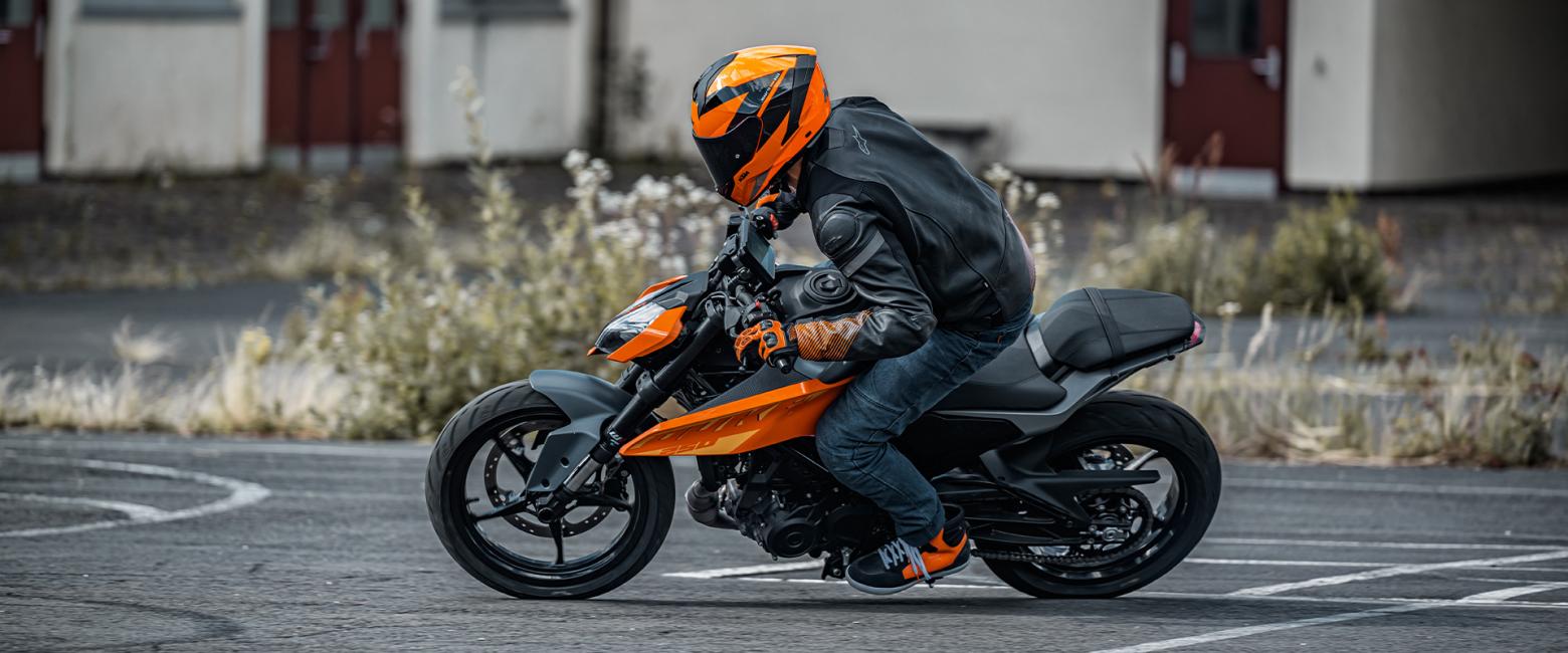 KTM 250 DUKE - 31.5hp, 25Nm tork, 163 km/h en yüksek hız