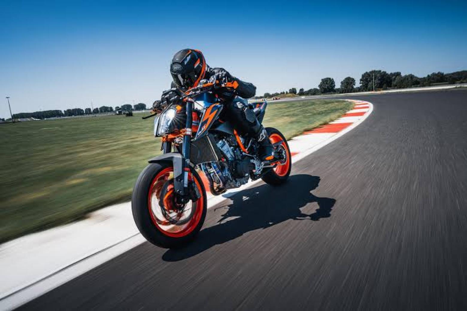 KTM 890 DUKE - 121hp, 99Nm tork, 240 km/h en yüksek hız