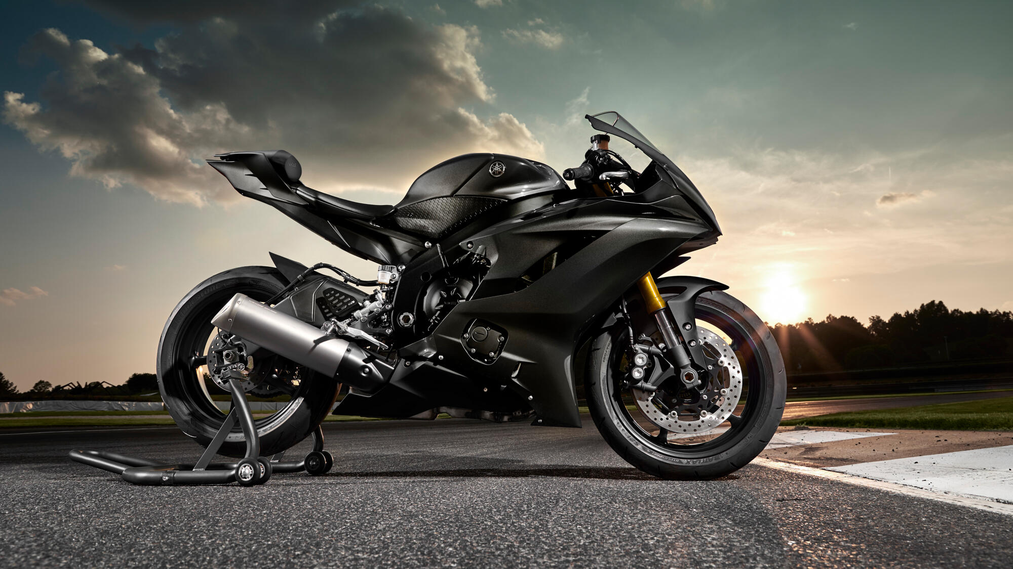 Yamaha R6 side profile
