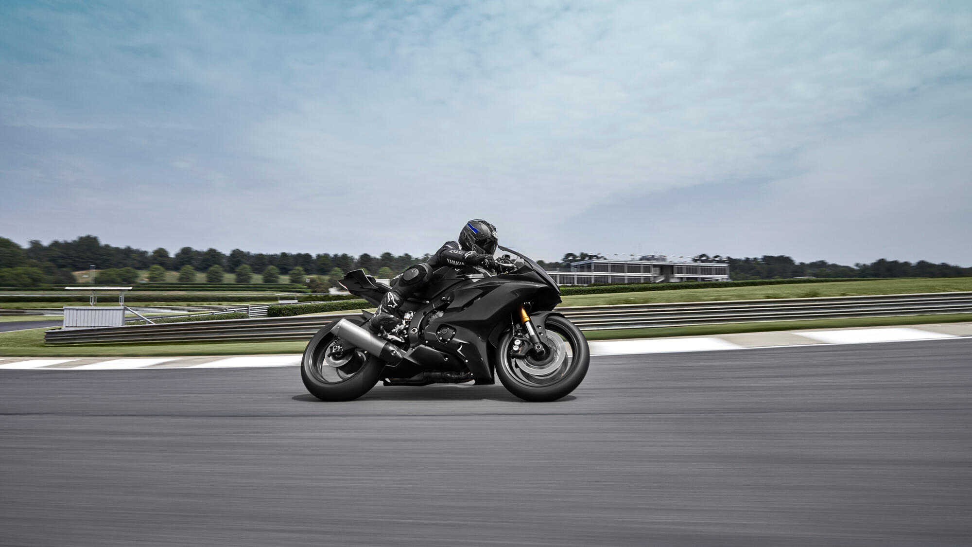 Yamaha R6 rear view