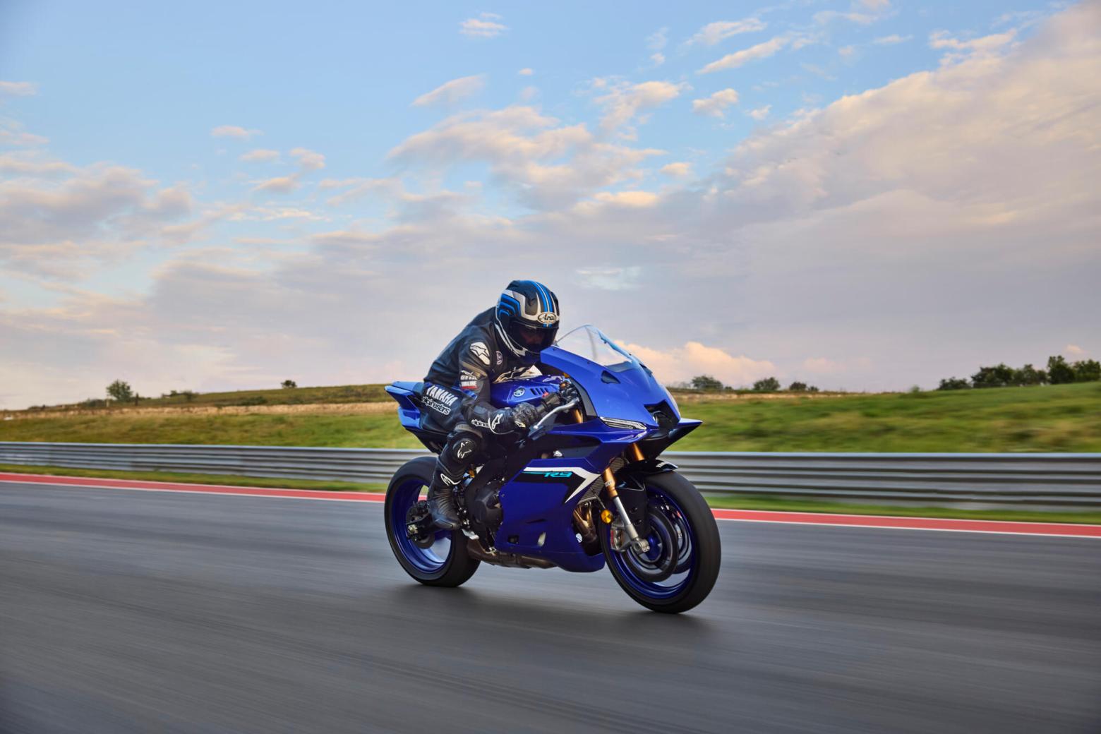 Yamaha R9 - 119hp, 93Nm tork, 250 km/h en yüksek hız