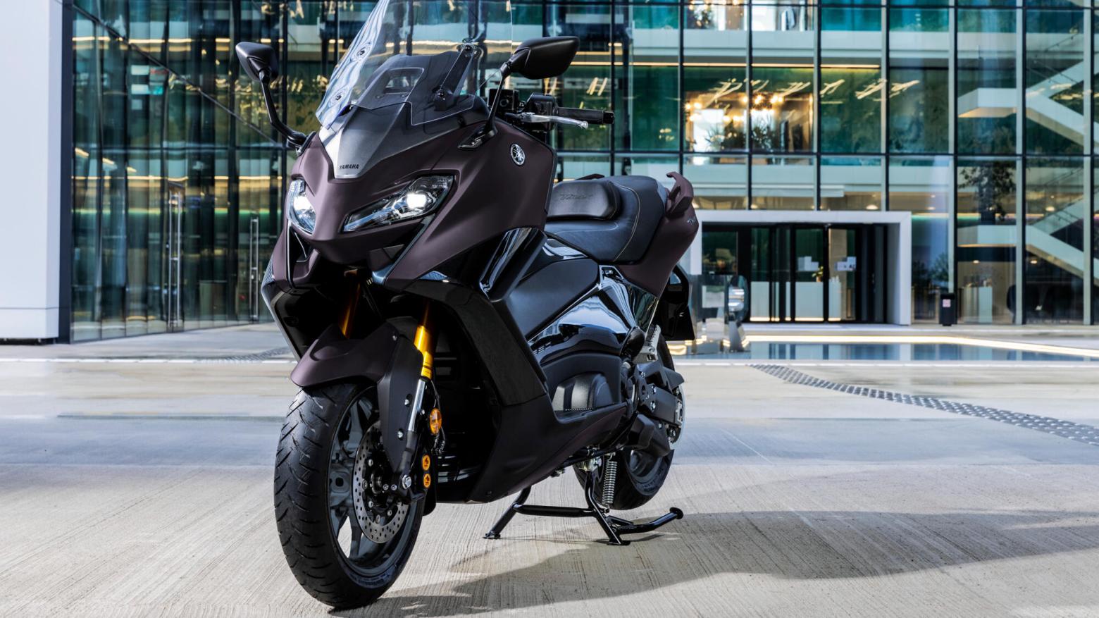 Yamaha TMAX Tech MAX 560 - 46.9hp, 55.7Nm tork, 180 km/h en yüksek hız