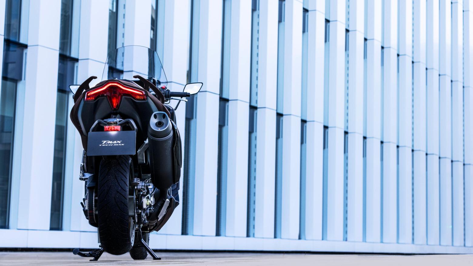 Yamaha TMAX Tech MAX 560 - 46.9hp, 55.7Nm tork, 180 km/h en yüksek hız