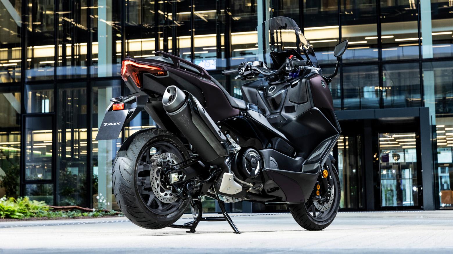 Yamaha TMAX Tech MAX 560 - 46.9hp, 55.7Nm tork, 180 km/h en yüksek hız