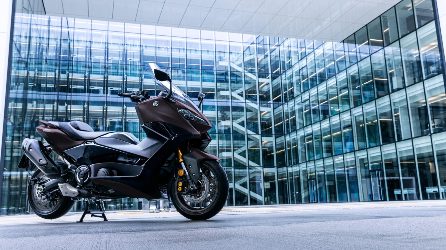 Yamaha TMAX Tech MAX 560 - 46.9hp, 55.7Nm tork, 180 km/h en yüksek hız