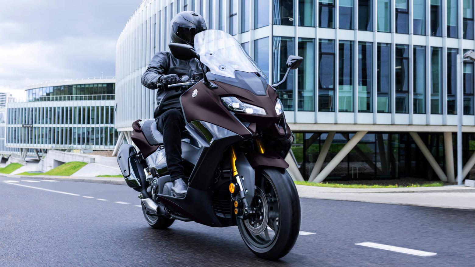 Yamaha TMAX Tech MAX 560 - 46.9hp, 55.7Nm tork, 180 km/h en yüksek hız