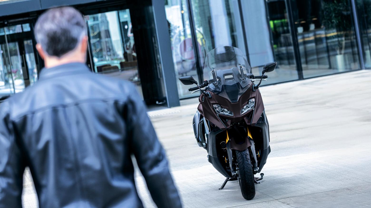 Yamaha TMAX Tech MAX 560 - 46.9hp, 55.7Nm tork, 180 km/h en yüksek hız