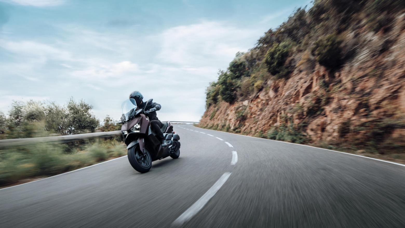 Yamaha XMAX 250 Tech MAX - 22.5hp, 24.3Nm tork, 159 km/h en yüksek hız