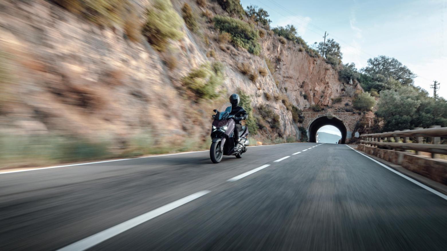 Yamaha XMAX 250 Tech MAX - 22.5hp, 24.3Nm tork, 159 km/h en yüksek hız