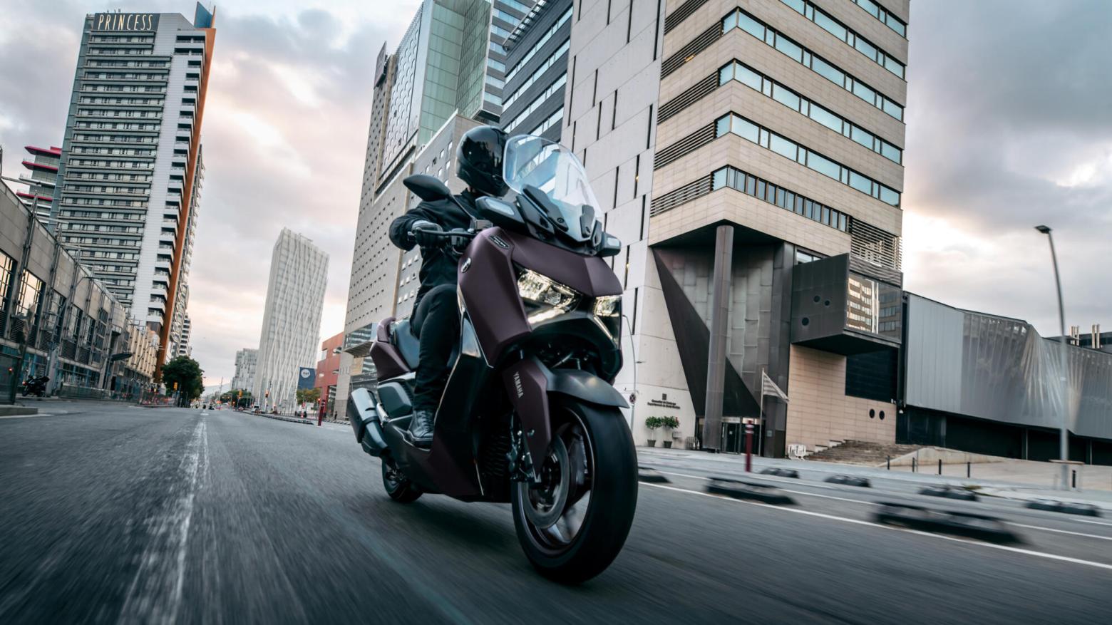Yamaha XMAX 250 Tech MAX - 22.5hp, 24.3Nm tork, 159 km/h en yüksek hız