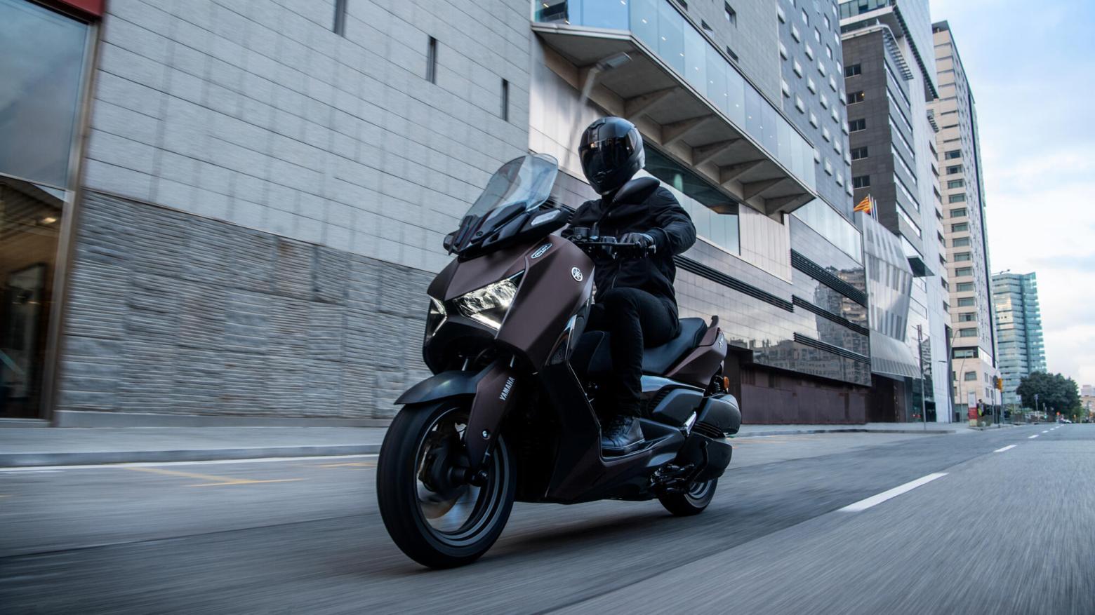Yamaha XMAX 250 Tech MAX - 22.5hp, 24.3Nm tork, 159 km/h en yüksek hız