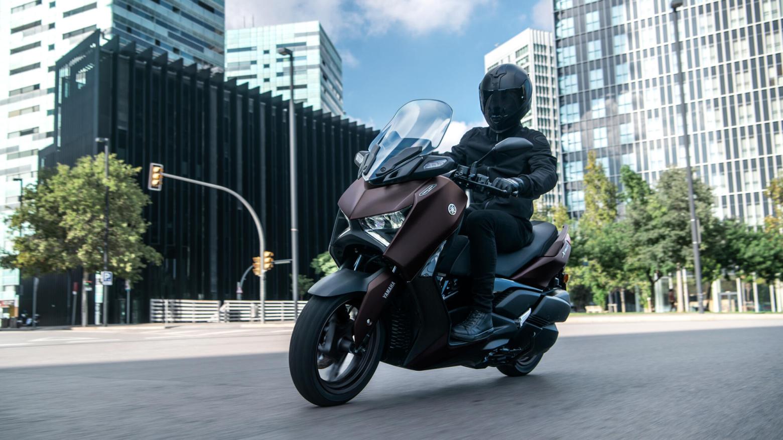 Yamaha XMAX 250 Tech MAX - 22.5hp, 24.3Nm tork, 159 km/h en yüksek hız