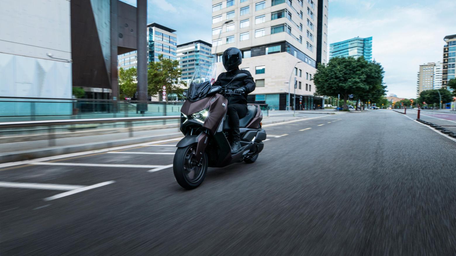 Yamaha XMAX 250 Tech MAX - 22.5hp, 24.3Nm tork, 159 km/h en yüksek hız