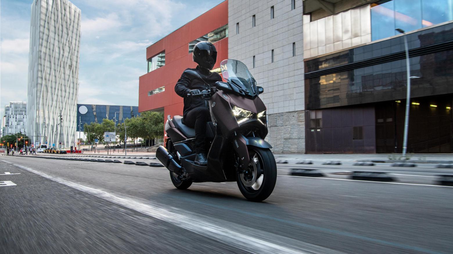 Yamaha XMAX 300 TECH MAX - 28hp, 29Nm tork, 170 km/h en yüksek hız