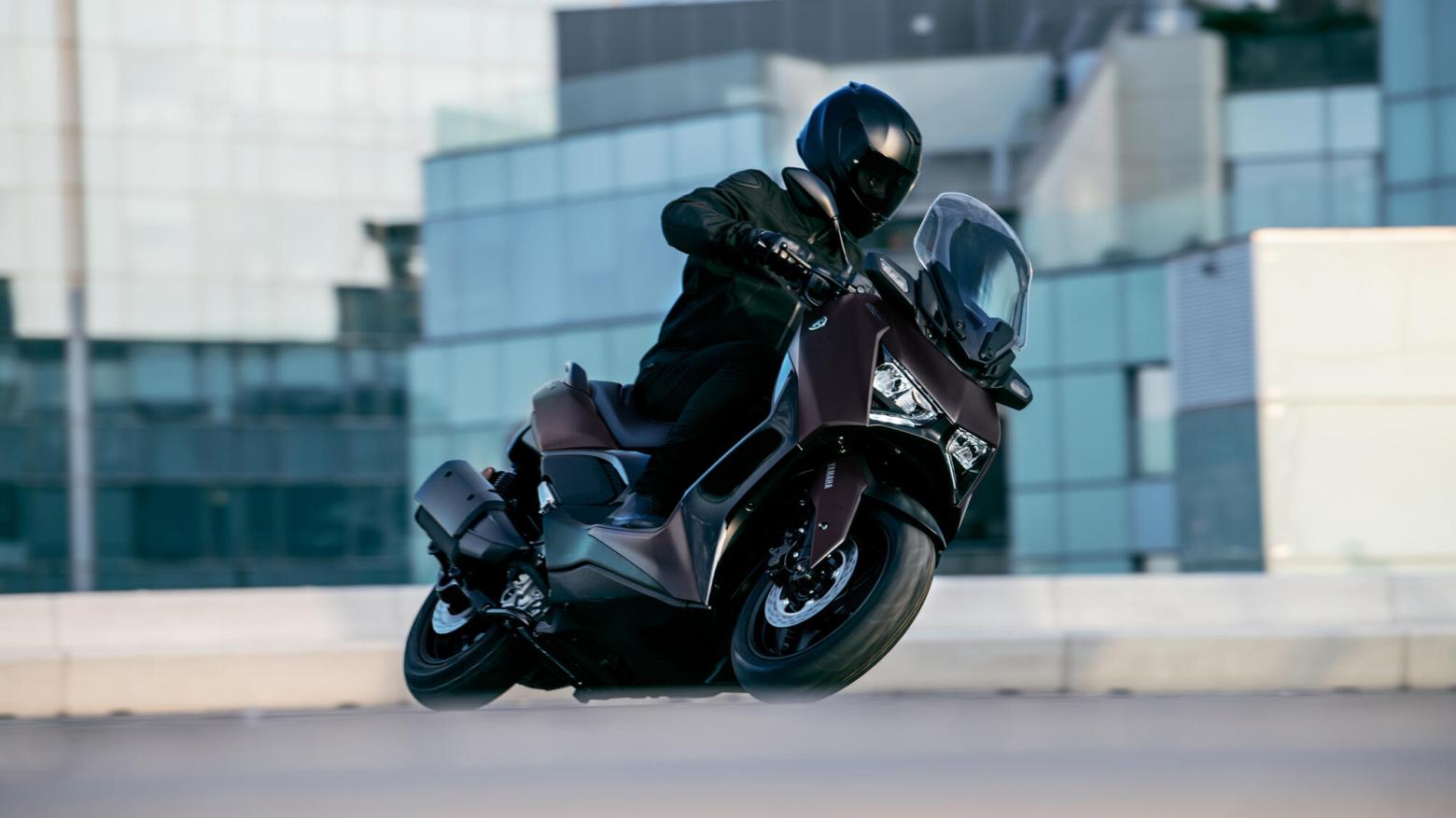 Yamaha XMAX 300 TECH MAX - 28hp, 29Nm tork, 170 km/h en yüksek hız