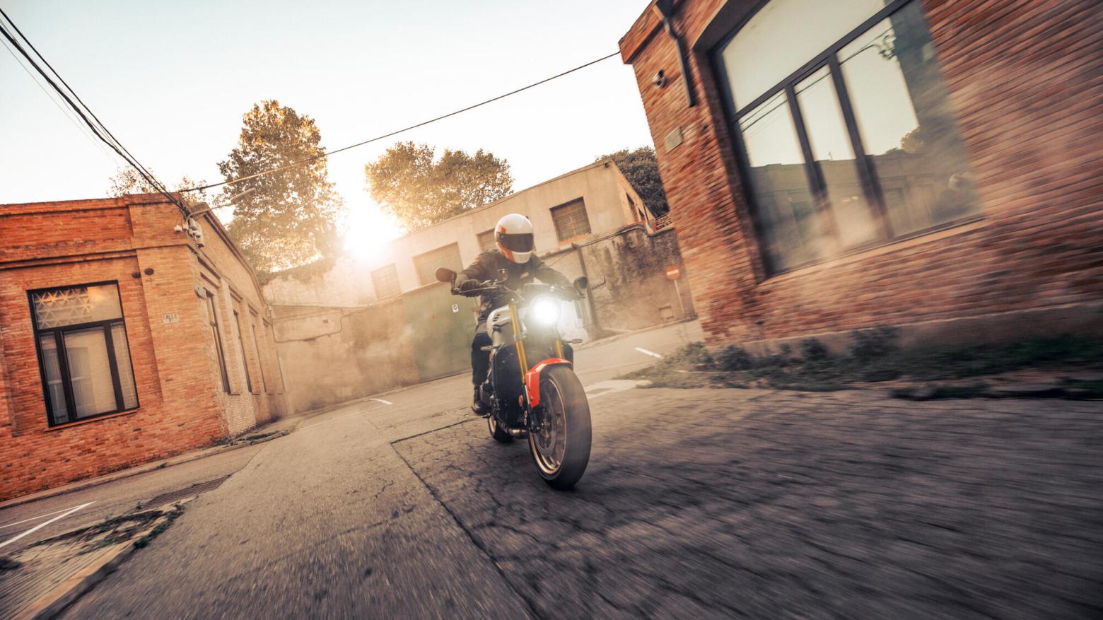 Yamaha XSR900 - 117.3hp, 93Nm tork, 255 km/h en yüksek hız