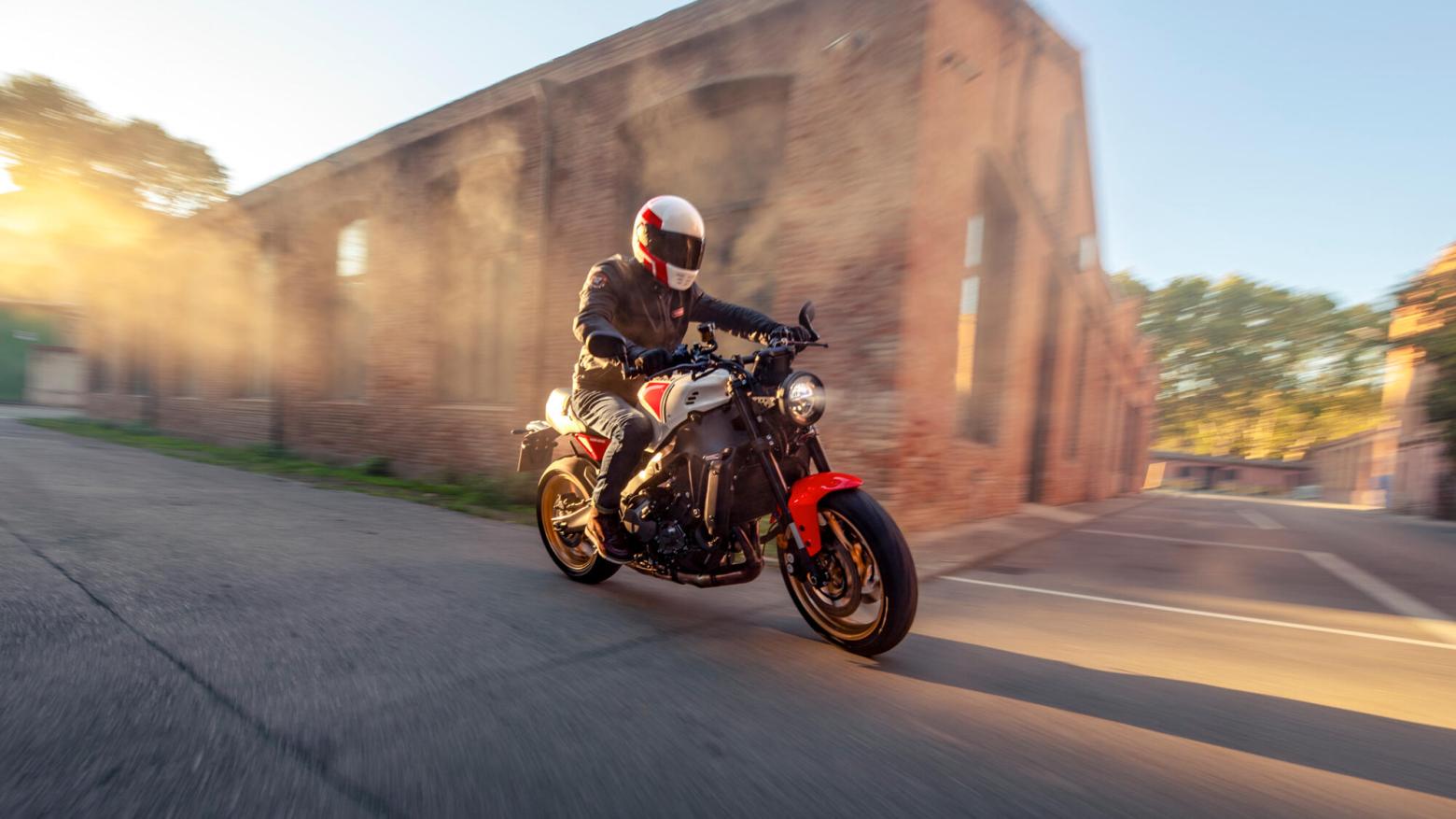 YAMAHA XSR900 - 119hp, 93Nm tork, 250 km/h en yüksek hız