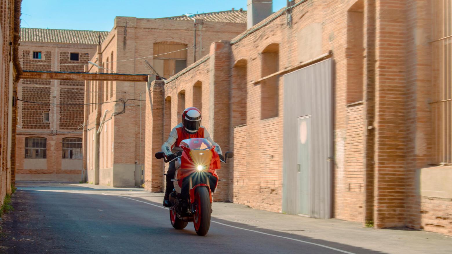 Yamaha XSR900 GP - 117.3hp, 93Nm tork, 255 km/h en yüksek hız