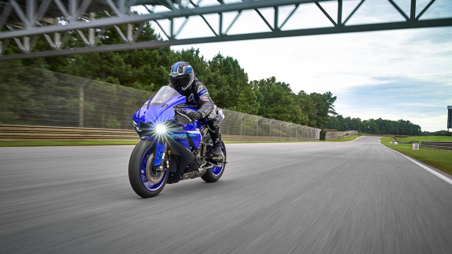 YAMAHA YZF-R1M - 198hp, 83Nm tork, 320 km/h en yüksek hız