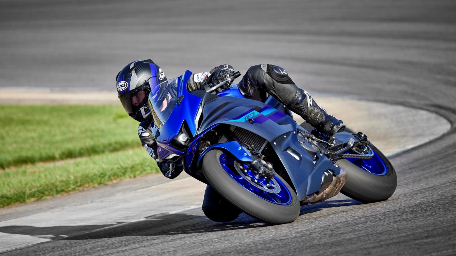 YAMAHA YZF-R7 - 73hp, 67Nm tork, 235 km/h en yüksek hız