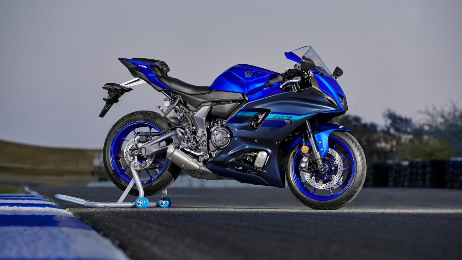 YAMAHA YZF-R7 - 73hp, 67Nm tork, 235 km/h en yüksek hız