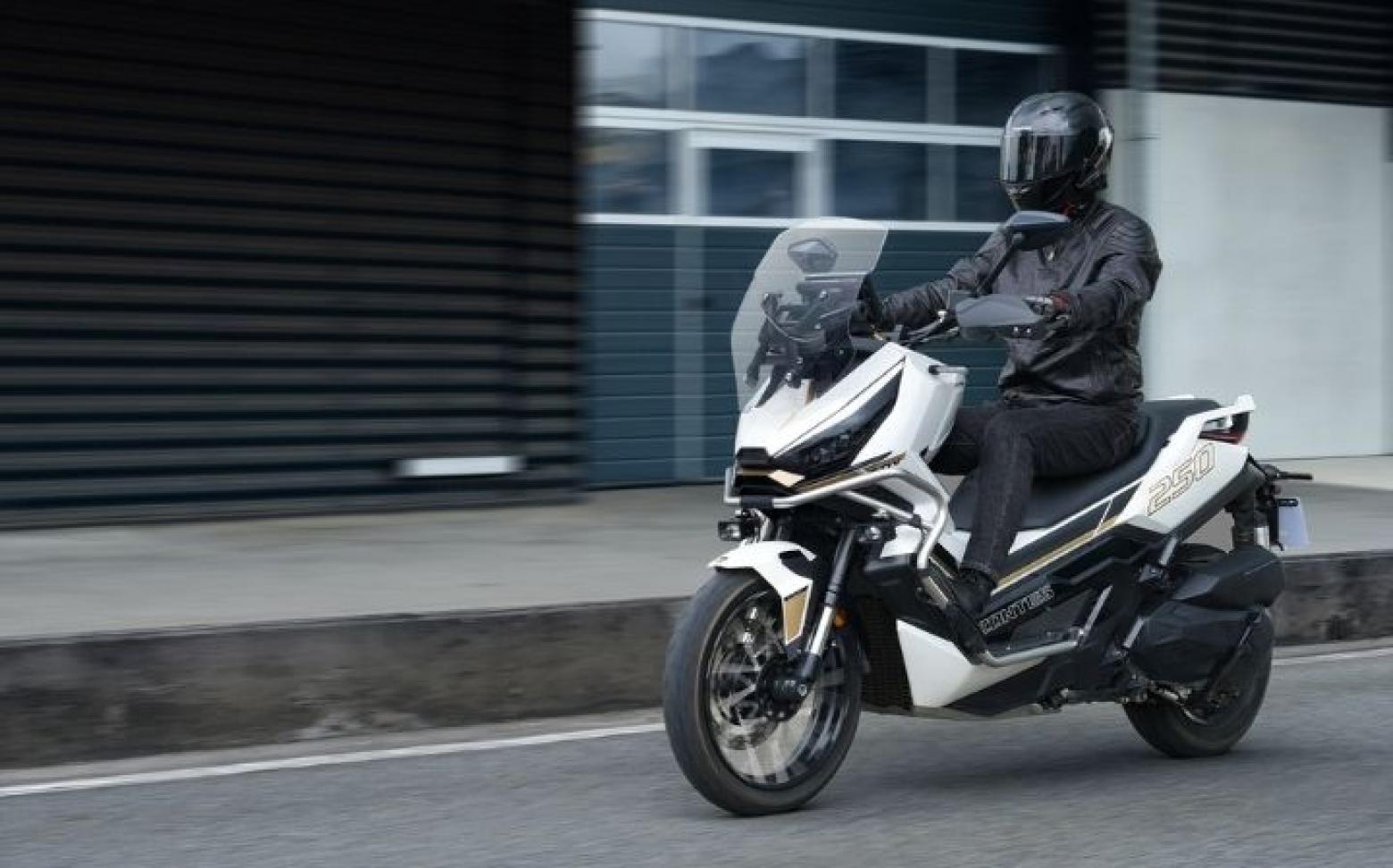 Zontes ZT-250G - 27.5hp, 25.8Nm tork, 130 km/h en yüksek hız