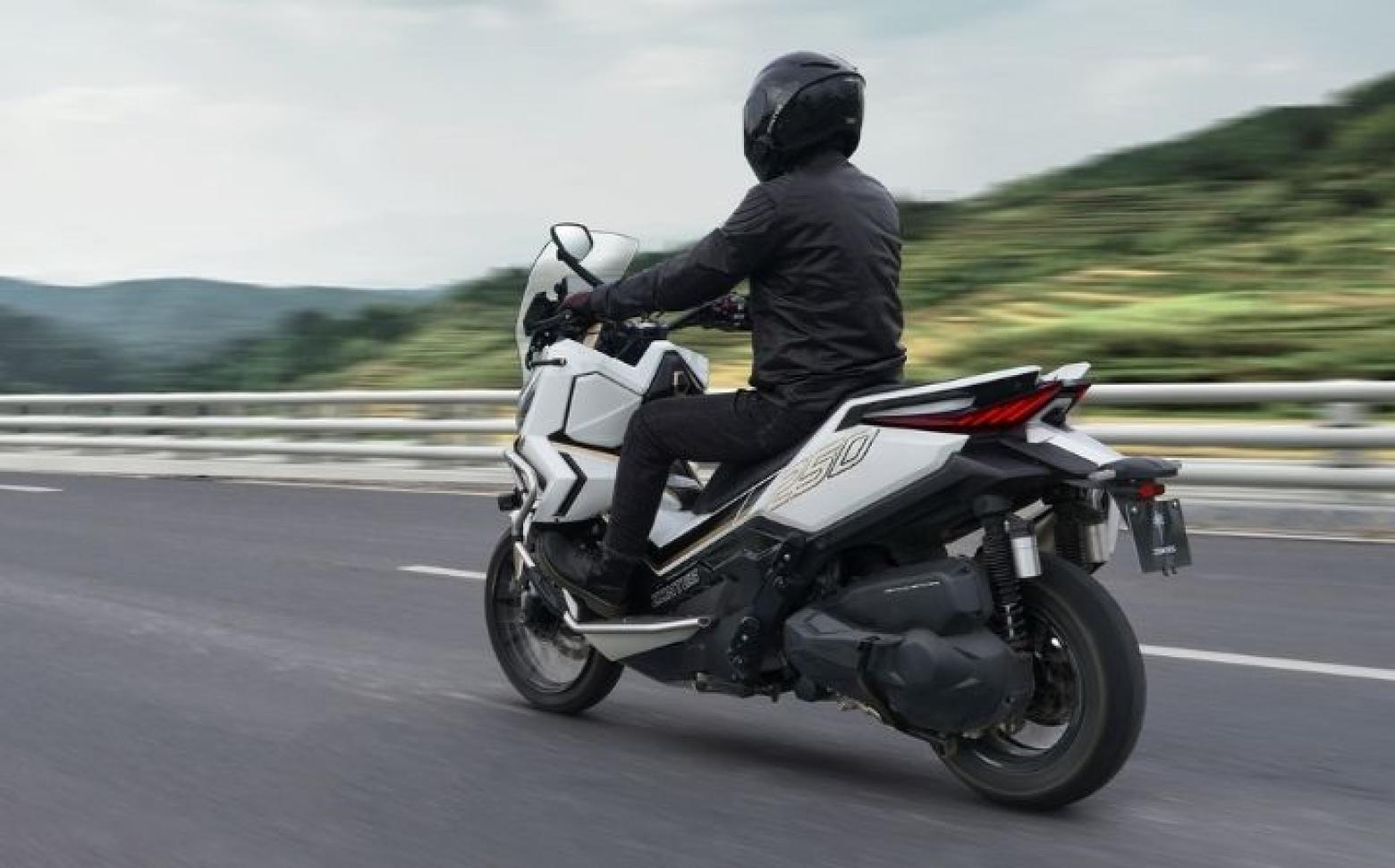Zontes ZT-250G - 27.5hp, 25.8Nm tork, 130 km/h en yüksek hız