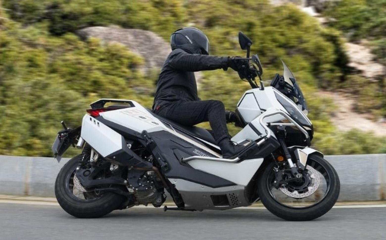 Zontes ZT-250G - 27.5hp, 25.8Nm tork, 130 km/h en yüksek hız