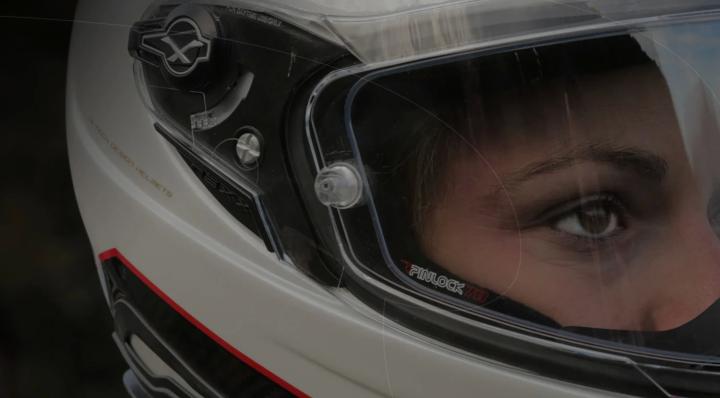 Pinlock is the name of an anti-fog system used in motorcycle helmets. This system involves a specialized mechanism with a lens or visor placed on the inner surface of the helmet. The Pinlock system operates with specific holding points (pins) that are either screwed or integrated onto the inner surface of the helmet. - SBK MOTORCYCLE