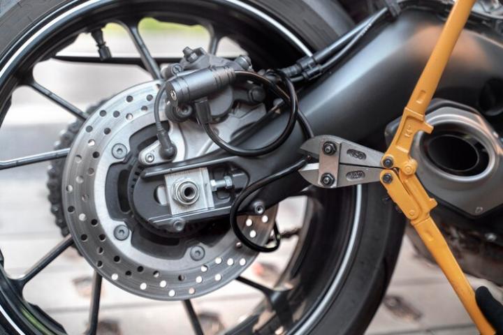 Motorcycle, what is CBS in motorcycle, ABS, Advantages, ABS Disadvantages, Brake Systems, Motorcycle Safety, Motorcycle Rider, Riding, Motorcycle Brakes-SBK MOTORCYCLE