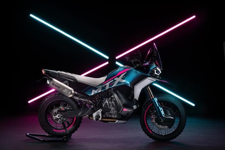 The MT-X CONCEPT, a high-tech vision, manifested a commitment to constant adventure in a dynamic present, blending unique graphics and colors to create a machine with a personality that breaks boundaries.