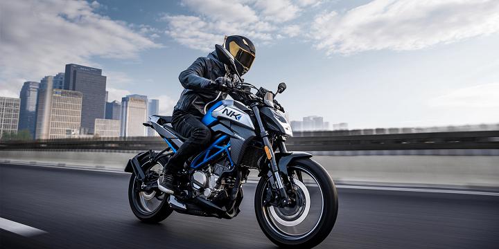 Notable problems include the ignition coil issue in the 2022 model, cam chain tensioner problem in the 2021 model, slider or plate drop, squeaking noise often stemming from the swingarm, and a rattling noise between 4-5 thousand RPM, possibly due to exhaust-related concerns. Solutions range from warranty service for recent models to sourcing parts from online platforms. Emphasizing regular maintenance and the importance of original spare parts, the article aims to assist riders in resolving these issues and extending the motorcycle's lifespan.