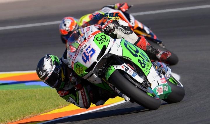 Motorcycle engine displacement is commonly associated with the generalization that higher volume implies more power and performance. While this is true, there are several other factors that impact performance. Factors such as cylinder arrangement, fuel injection, valve configuration, and other technical specifications influence the overall performance of a motorcycle.